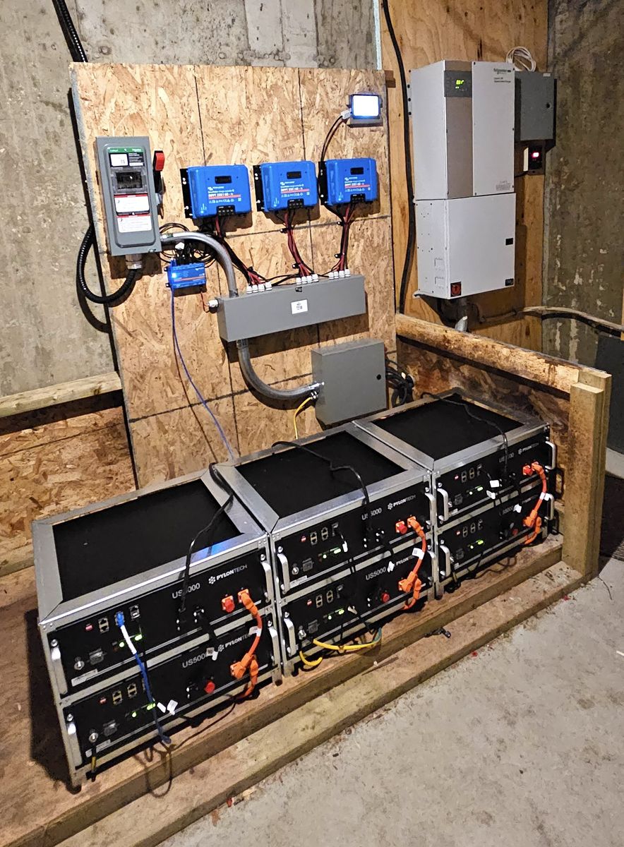 Building mechanicals from a Off-Grid photovoltaic systems project near Joliette (Lanaudière) by Alternative Solaire inc.