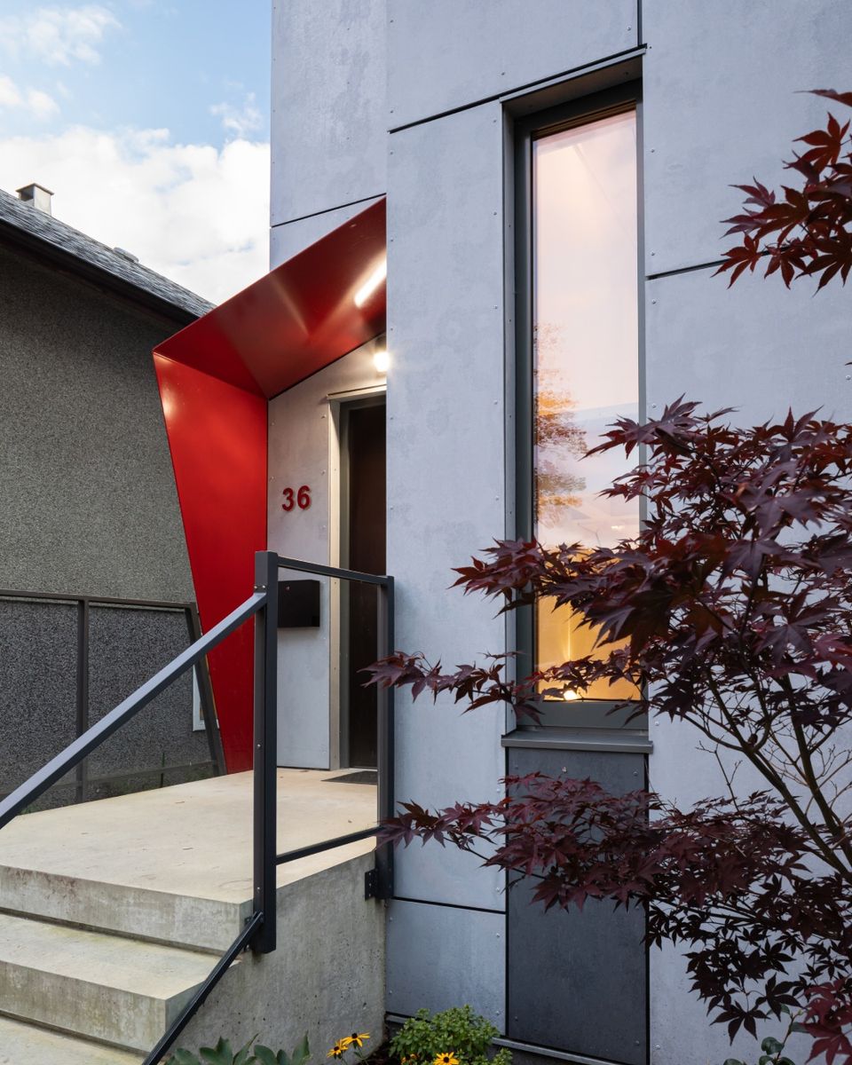 Pórtico y entrada de un proyecto de tipo Planeación Regional y Rural cerca de Vancouver (Gran Vancouver) por Allester Engineering Ltd.
