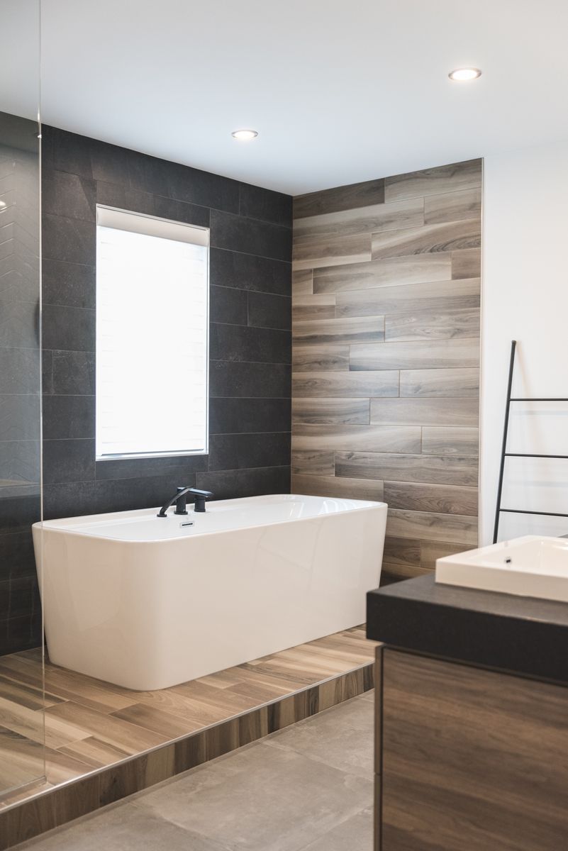 Bathroom from a Interior Design and Layout project near Quebec City - Levis by Claudia Bérubé Designer