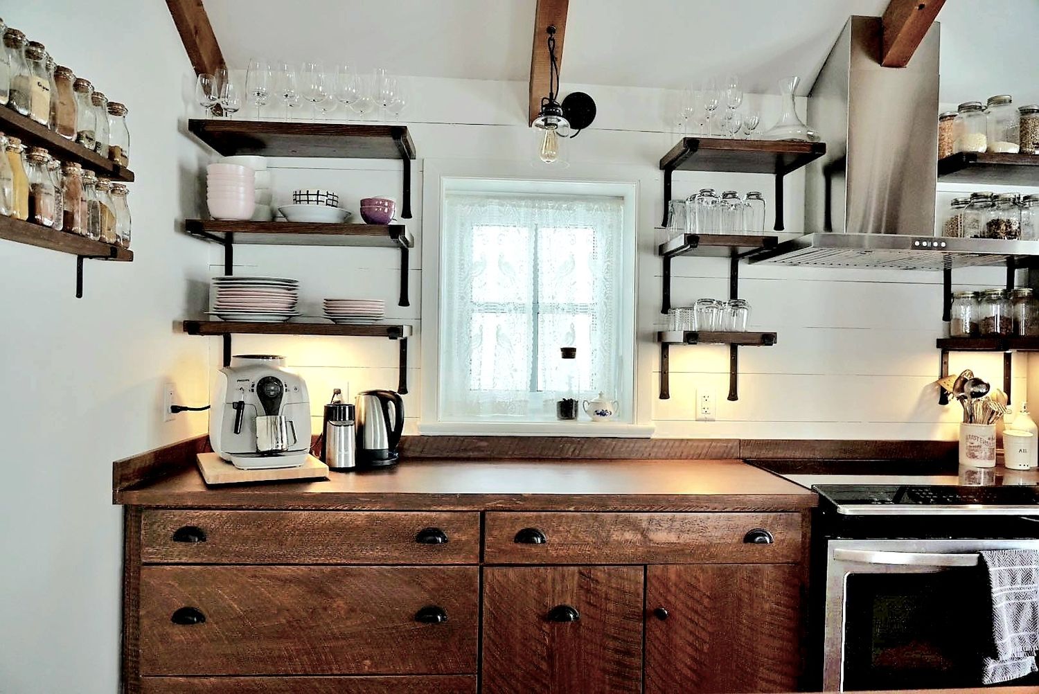 Kitchen from a Kitchen cabinets project near Quebec City - Levis by LE FUTUR ANTÉRIEUR, antiquités, restauration