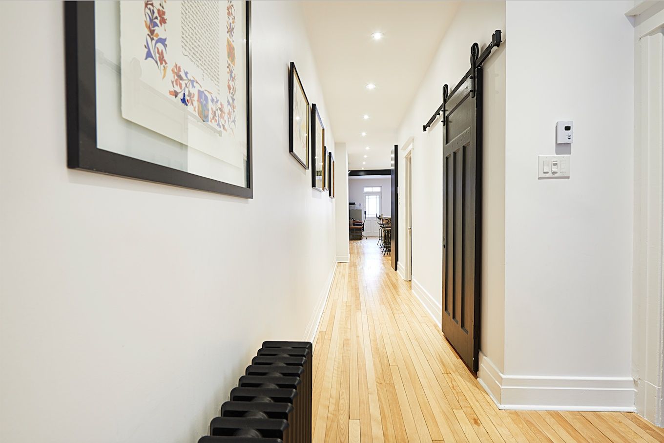 Couloir d'un projet de Condos et logements près de Montréal/Laval/Longueuil (Grand Montréal) de ESPÉ