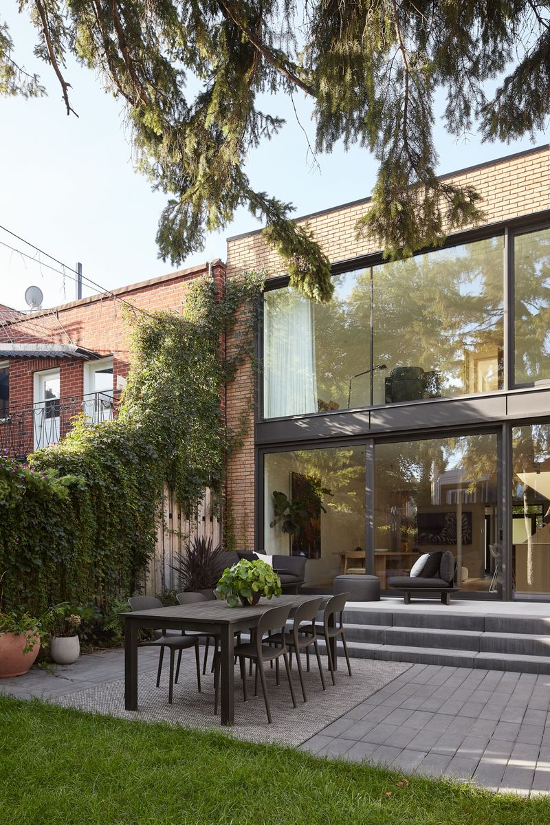 Patio trasero de un proyecto de tipo Viviendas unifamiliares cerca de Montreal (Gran Montreal) por Alexandre Bernier Architecte