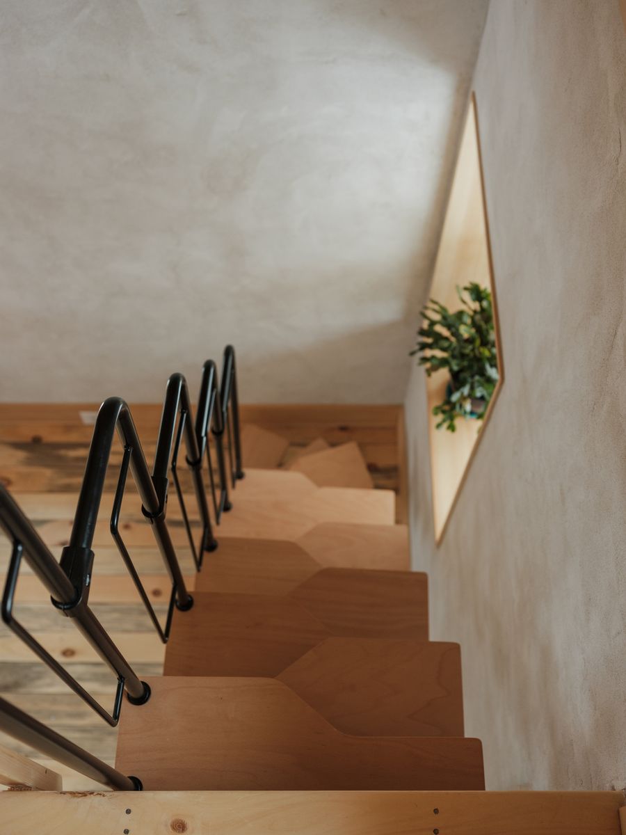 Escaliers d'un projet de Unités d'habitation accessoires (UHA) près de Burlington de New Frameworks