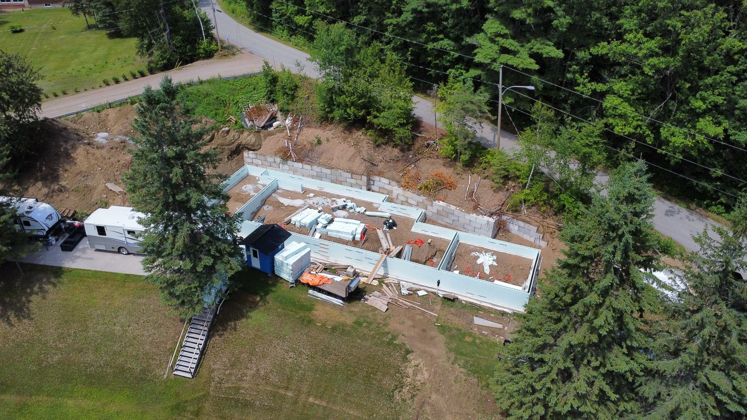 Construcción de muros de un proyecto de tipo Viviendas unifamiliares cerca de Ottawa por Génération Béton Inc