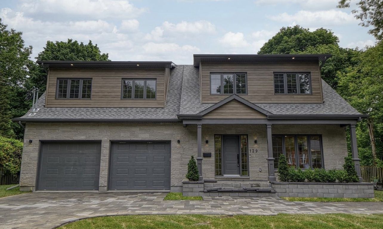 Fachada frontal de un proyecto de tipo Viviendas unifamiliares cerca de Montreal (Gran Montreal) por Construction VERTicale
