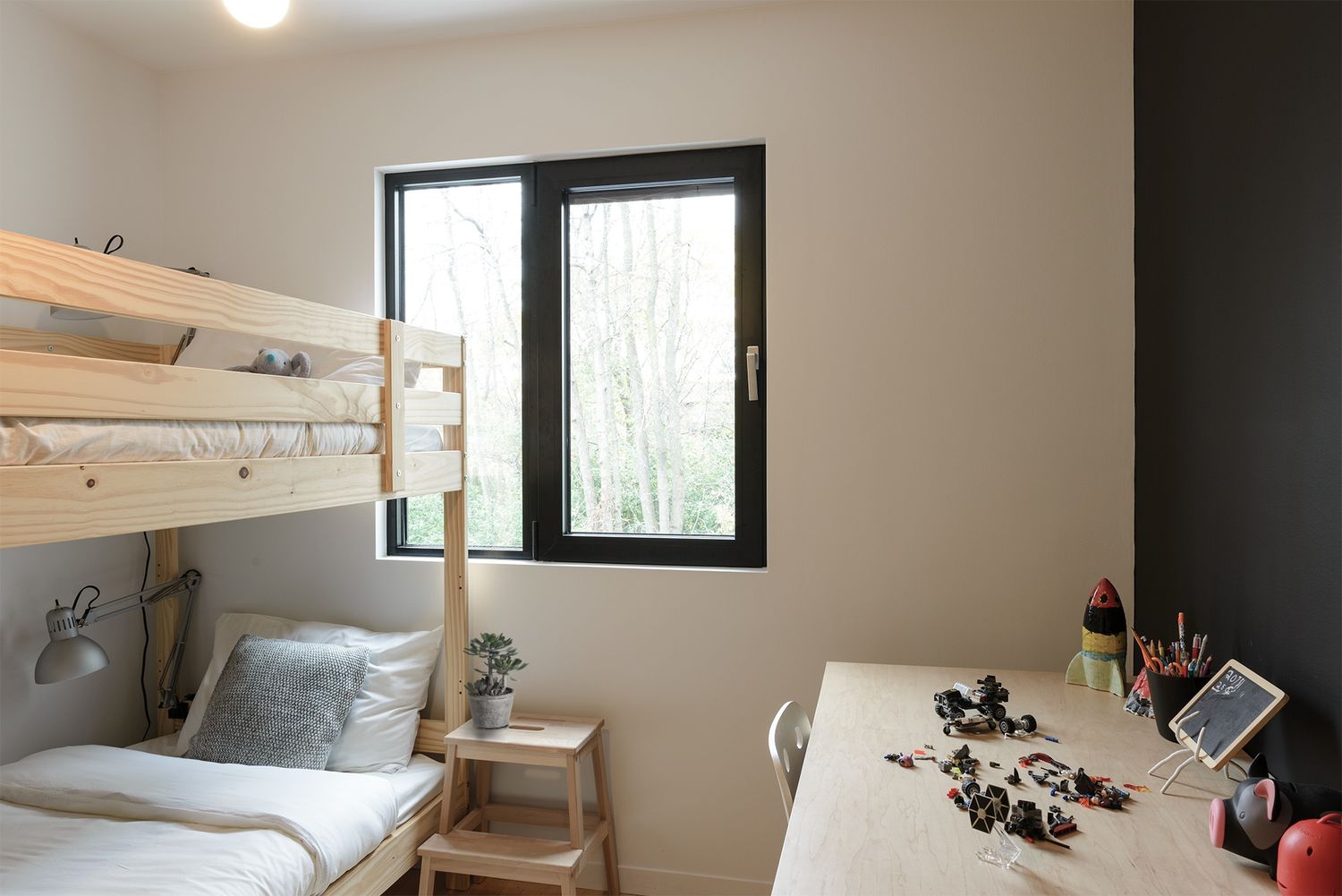 Dormitorio infantil de un proyecto de tipo Viviendas unifamiliares cerca de Montreal (Gran Montreal) por Stroph Architecture & Design