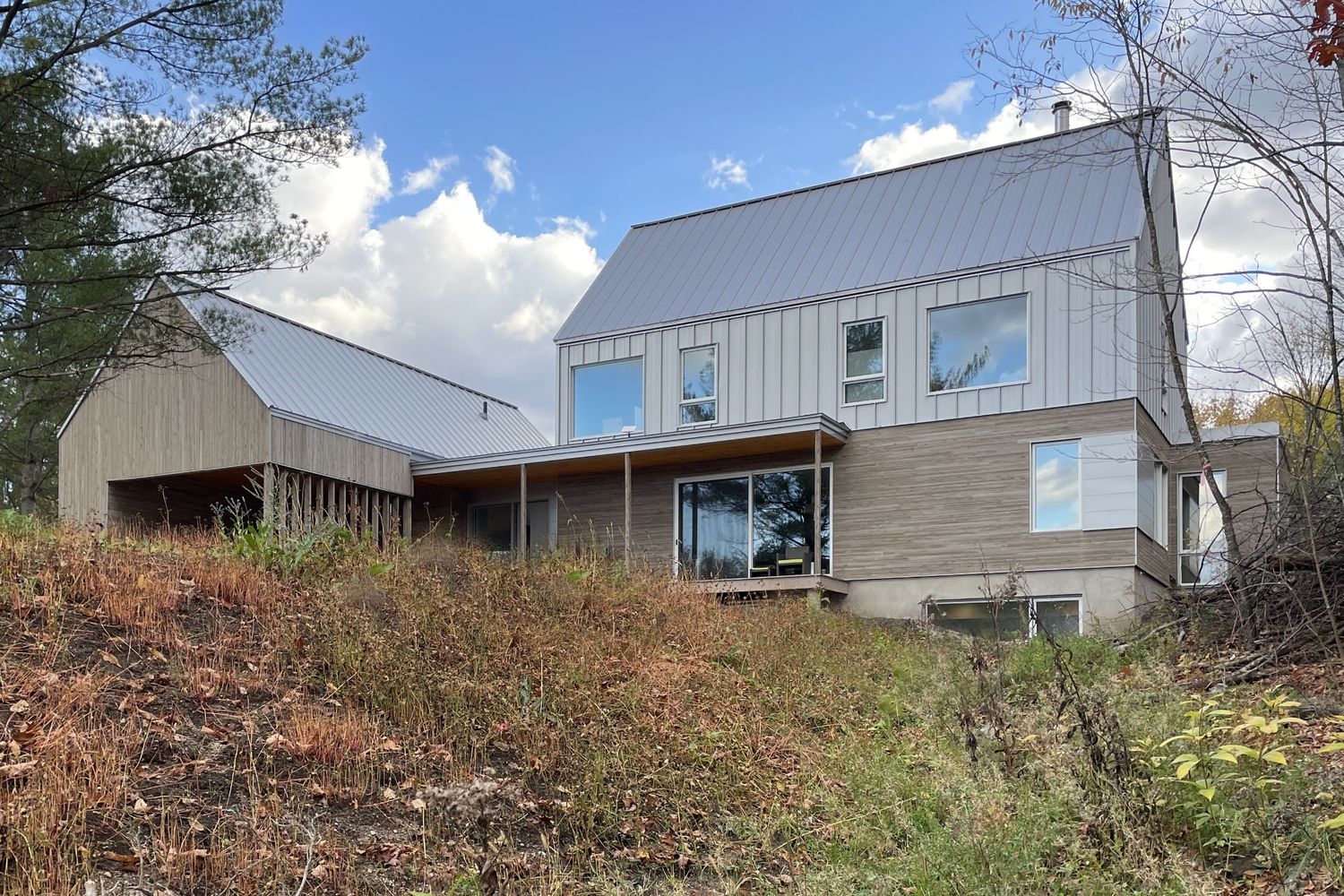 Façade avant d'un projet de Maisons unifamiliales près de Gatineau (Outaouais) de PARA-SOL