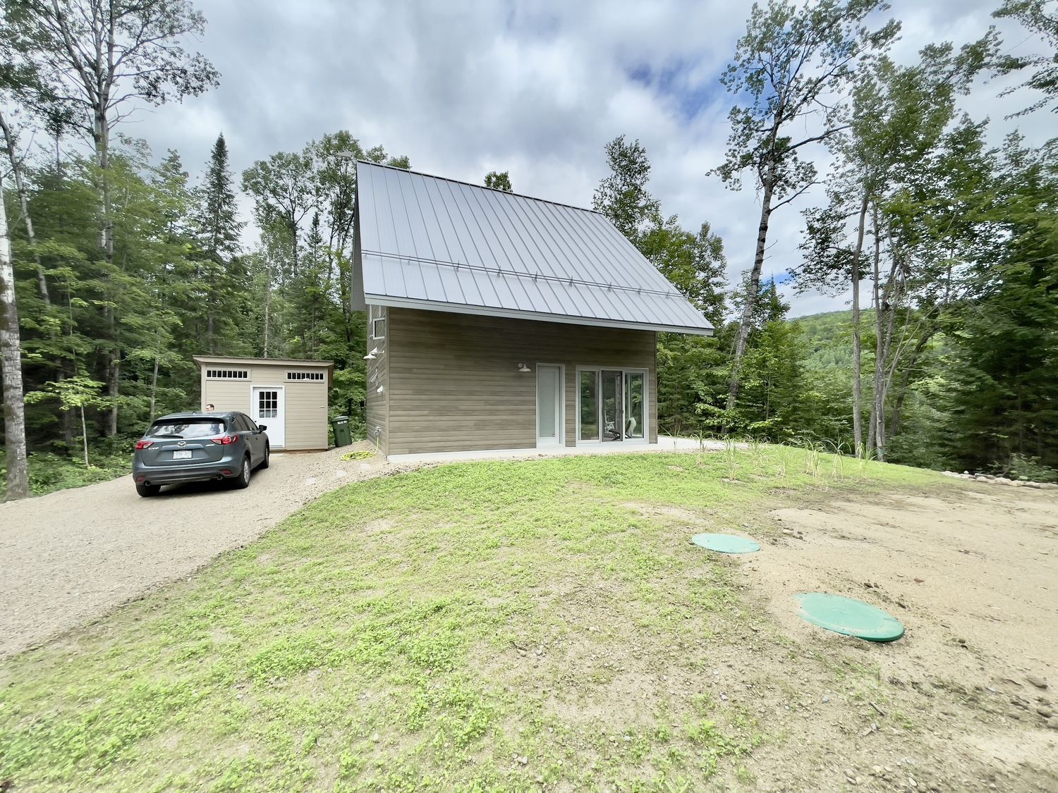 Front Yard from a Single family homes project near Gatineau (Outaouais) by Architectura EcoConcepts