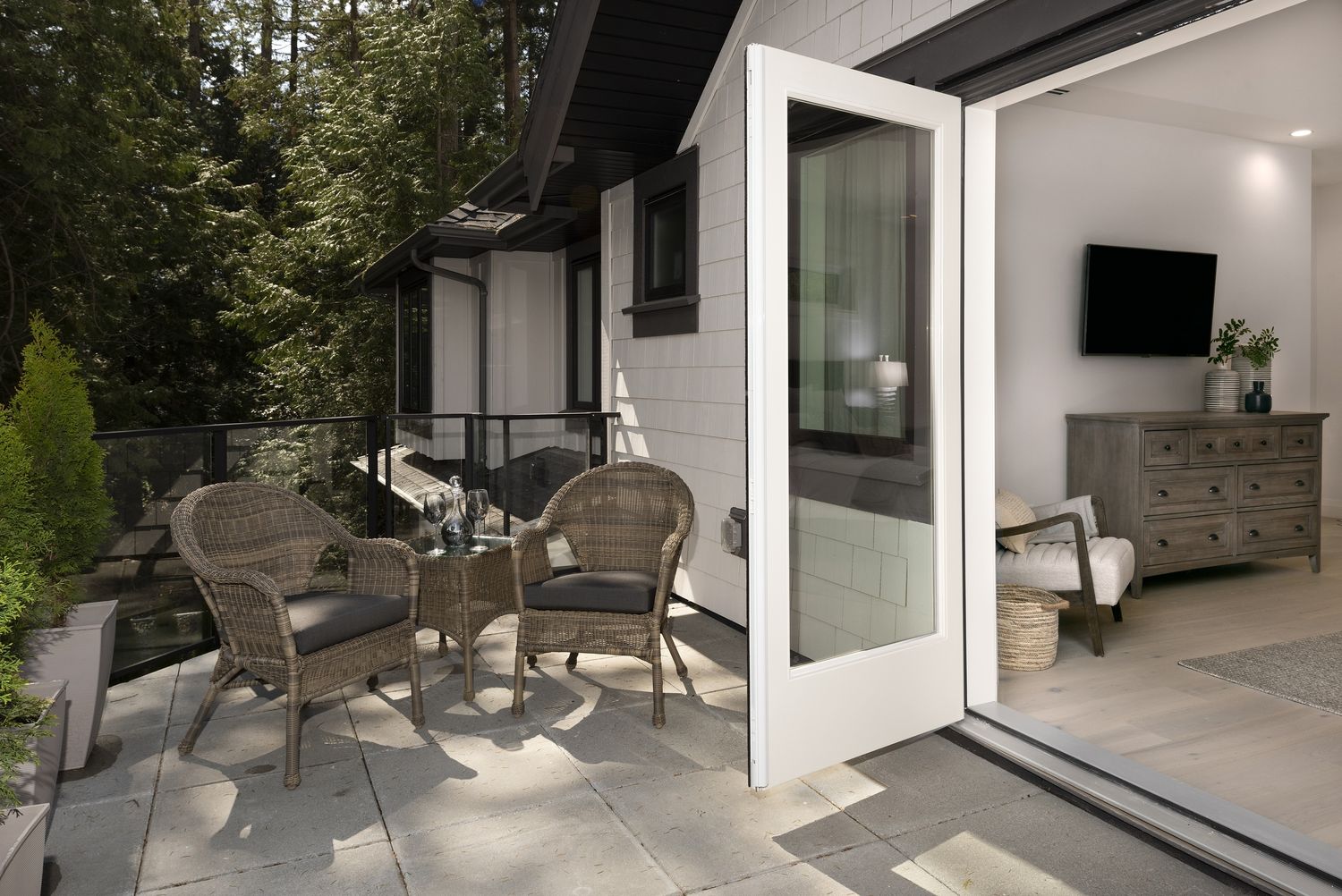 Patio et pergola d'un projet de Maisons unifamiliales près de Vancouver (Région du Grand Vancouver) de Ryder Creek Homes