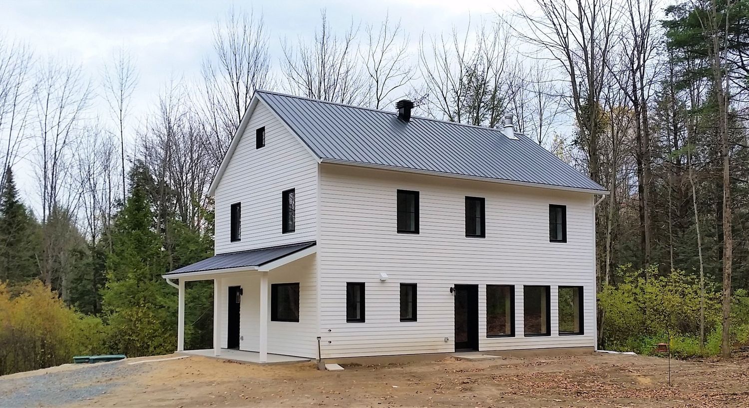 Fachada frontal de un proyecto de tipo Viviendas unifamiliares cerca de Drummondville (Centre-du-Québec) por McClure Construction
