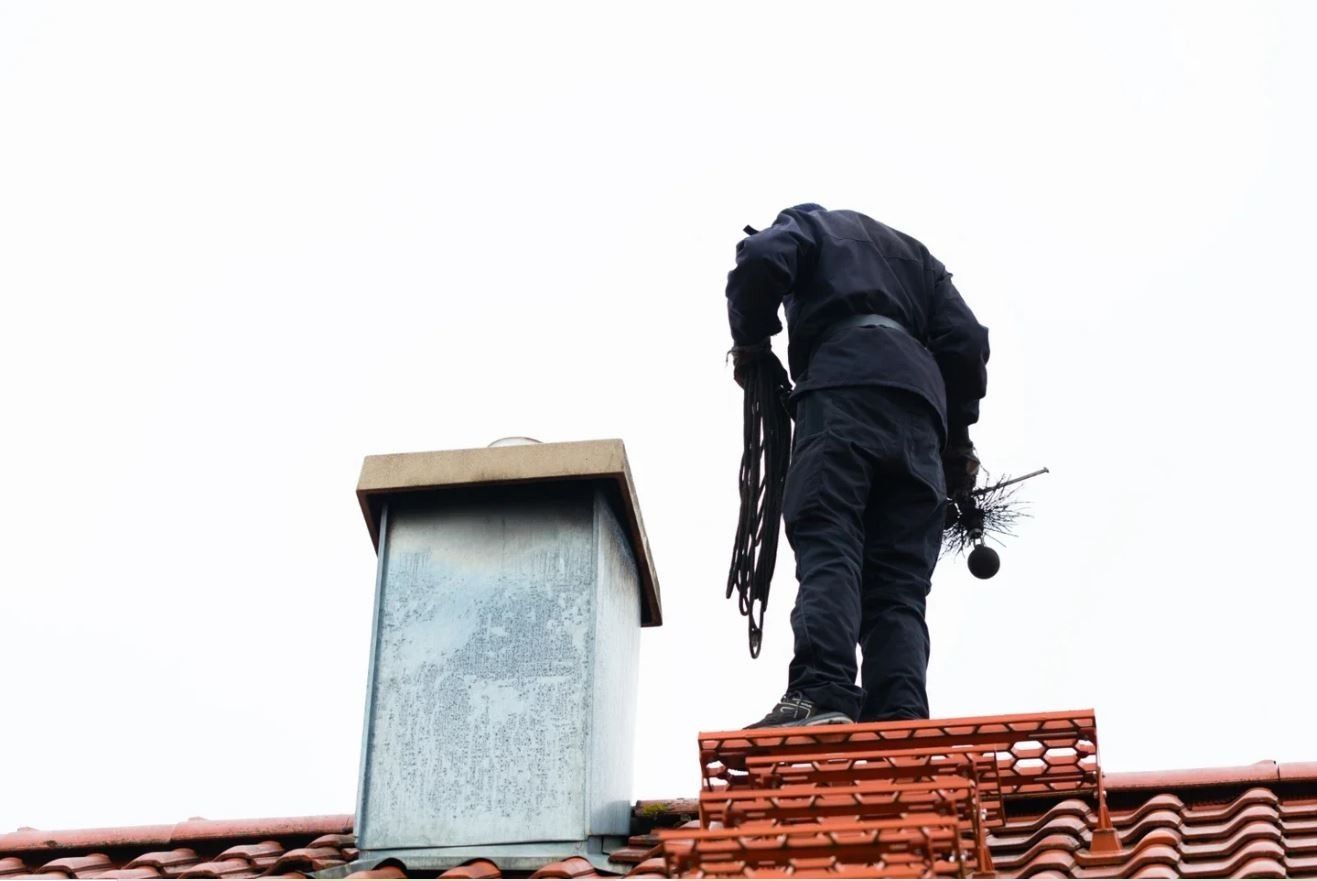 Toit et entretoit d'un projet de Cheminées près de Pittsburgh de Chimney Sweep Pittsburgh