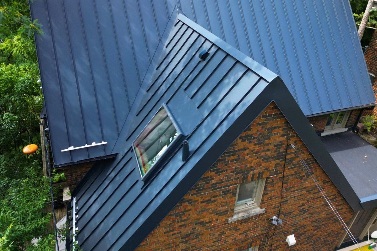  de un proyecto de tipo Techos cerca de Toronto (Área metropolitana de Toronto) por Monarchy Roofing