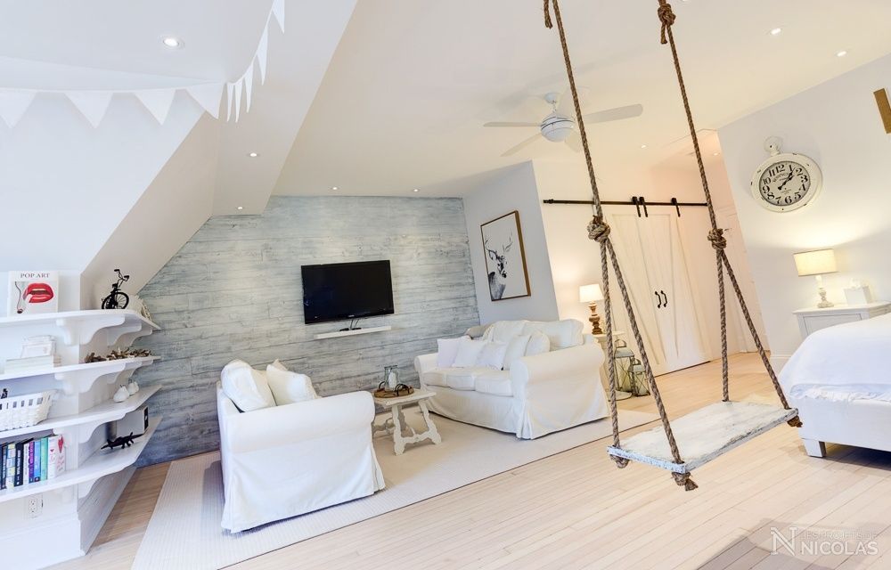 Salle familiale d'un projet de Modifications de fermes de toit en grenier habitable près de Montréal/Laval/Longueuil (Grand Montréal) de Les projets de Nicolas