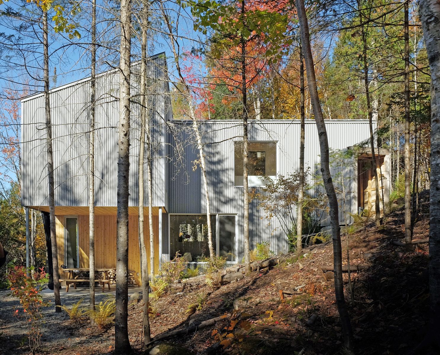 Façade avant d'un projet de Maisons unifamiliales près de Montréal/Laval/Longueuil (Grand Montréal) de Atelier Schleiss Architectes