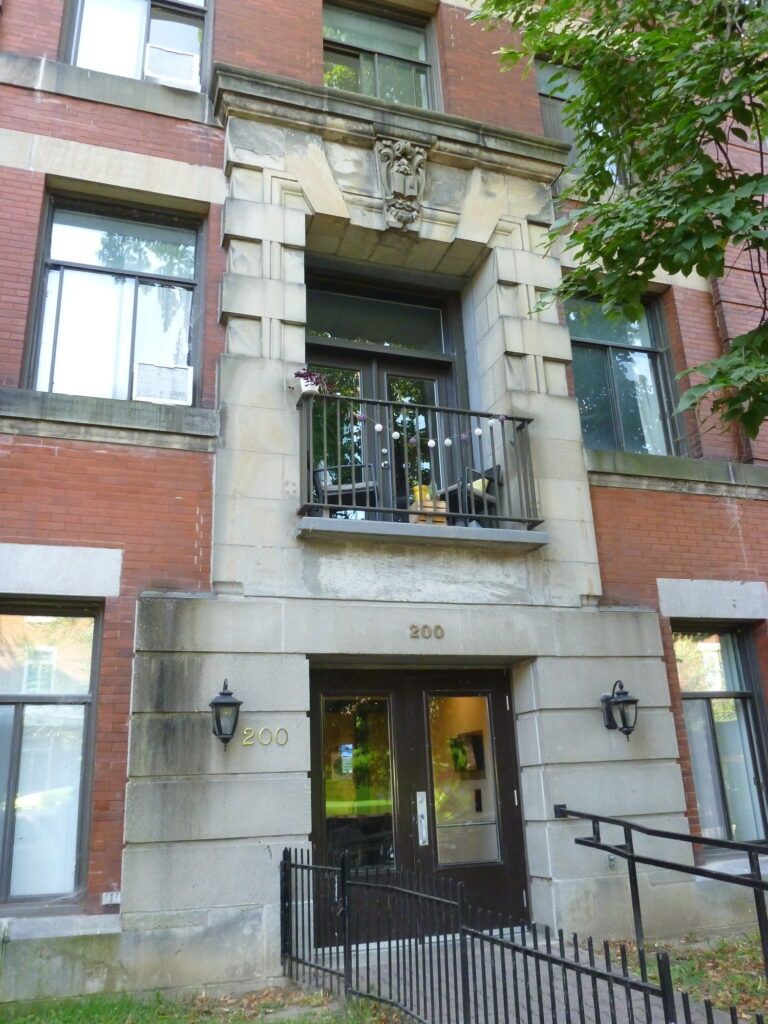 Fachada frontal de un proyecto de tipo Modelado energético cerca de Montreal (Gran Montreal) por ALTE Coop