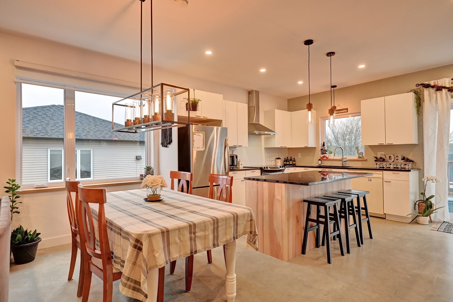 Dining Room from a Single family homes project near Sherbrooke (Estrie) by Claire Derome • courtière en immobilier résidentiel