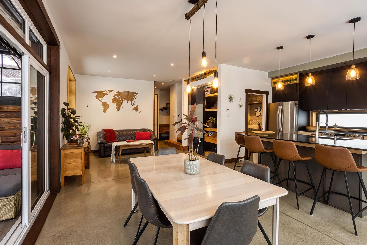 Salle à manger d'un projet de Design et aménagement intérieur près de Québec/Lévis (Ville de Québec) de Écoconcept