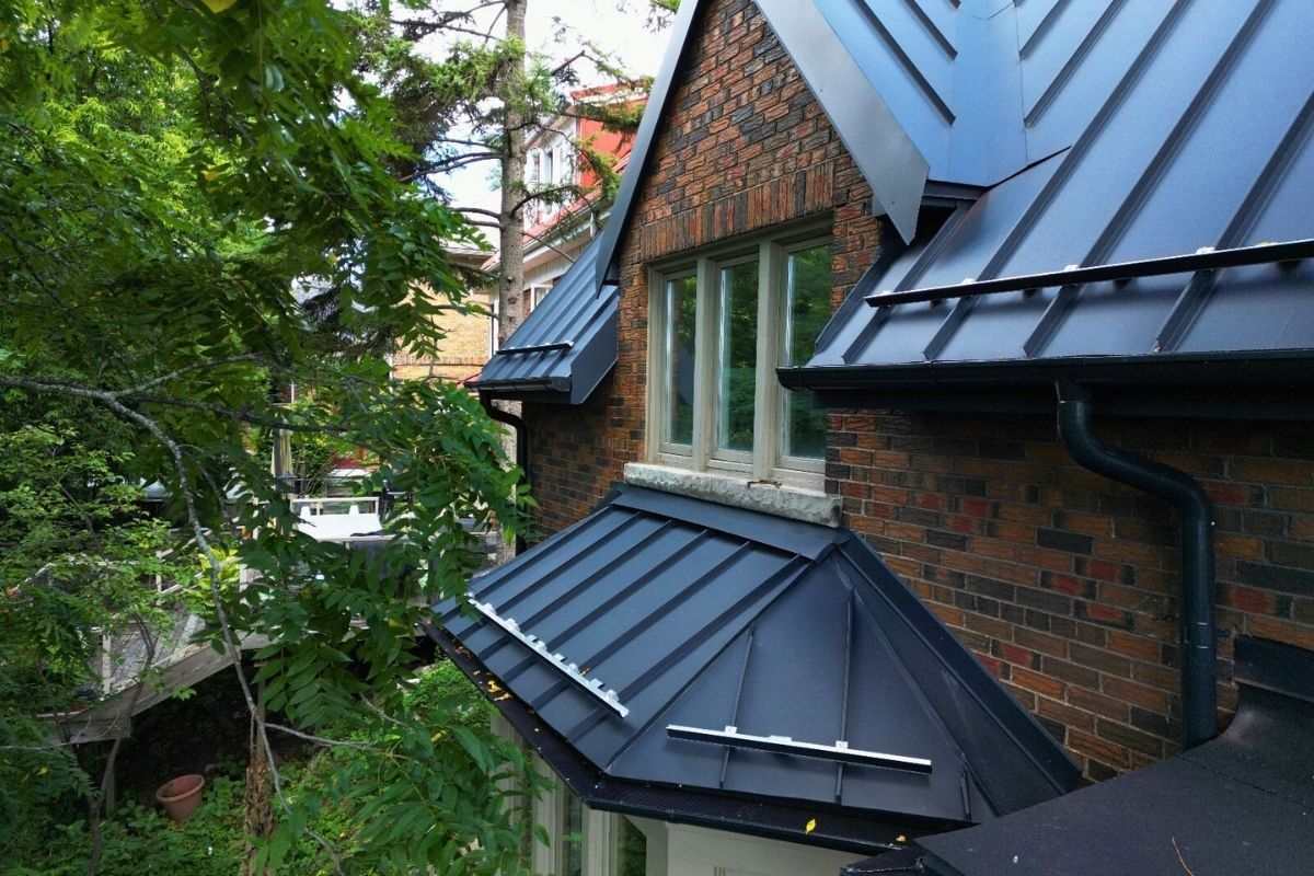  d'un projet de Toitures près de Toronto (Grand Toronto) de Monarchy Roofing