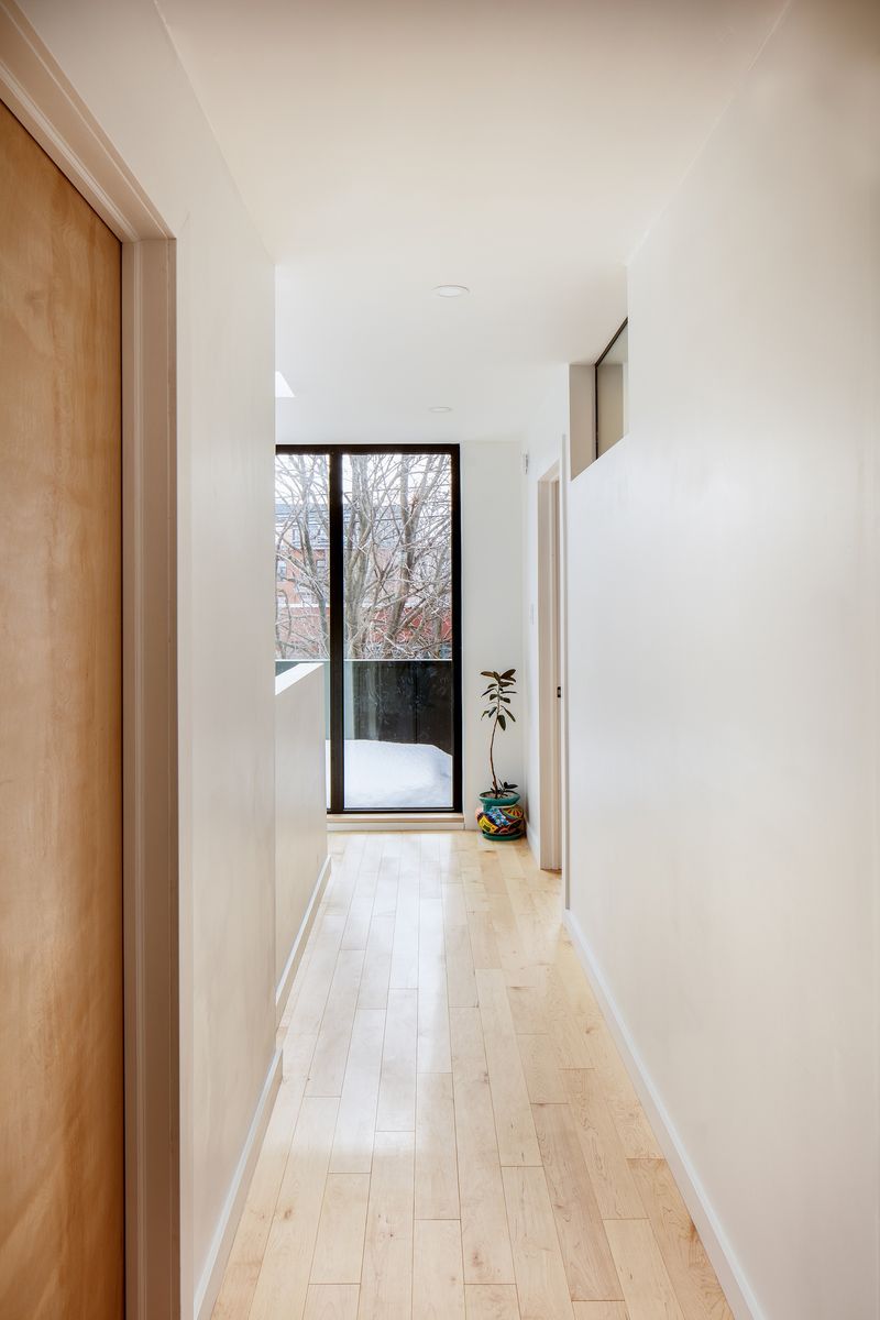 Staircase from a Second Floor Additions project near Montreal (Greater Montreal) by Studio MMA Architects