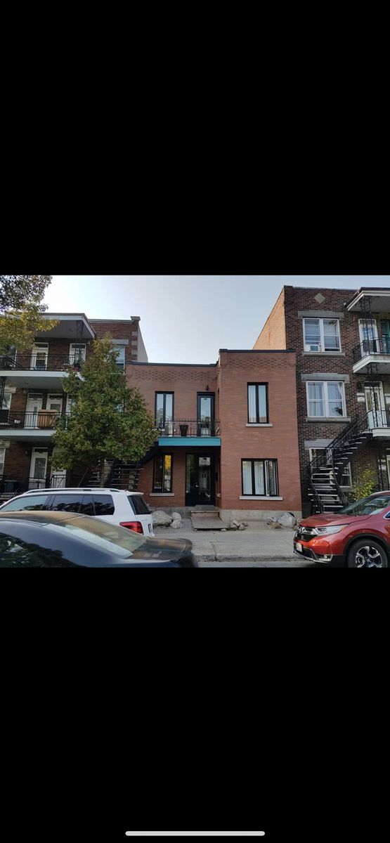 Fachada frontal de un proyecto de tipo Muros de ladrillo cerca de Montreal (Gran Montreal) por Trem Construction Inc