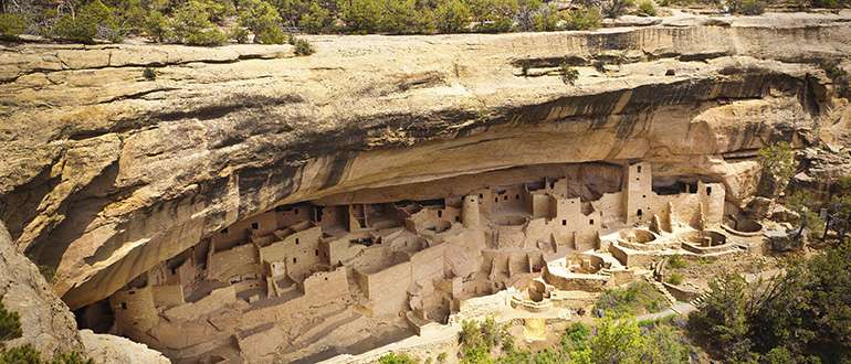 Les habitations de Mesa Verde au Colorado, construites pour un chauffage et un refroidissement passifs.
