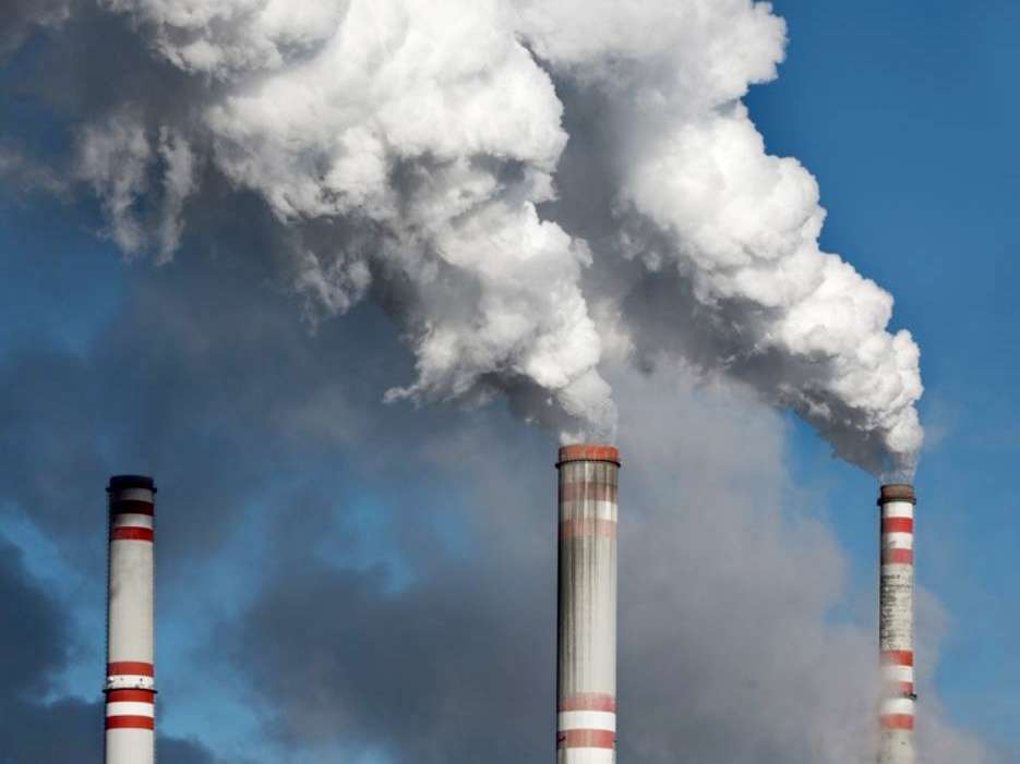 10 % des émissions de carbone dans l'atmosphère sont attribuées à la fabrication du ciment.