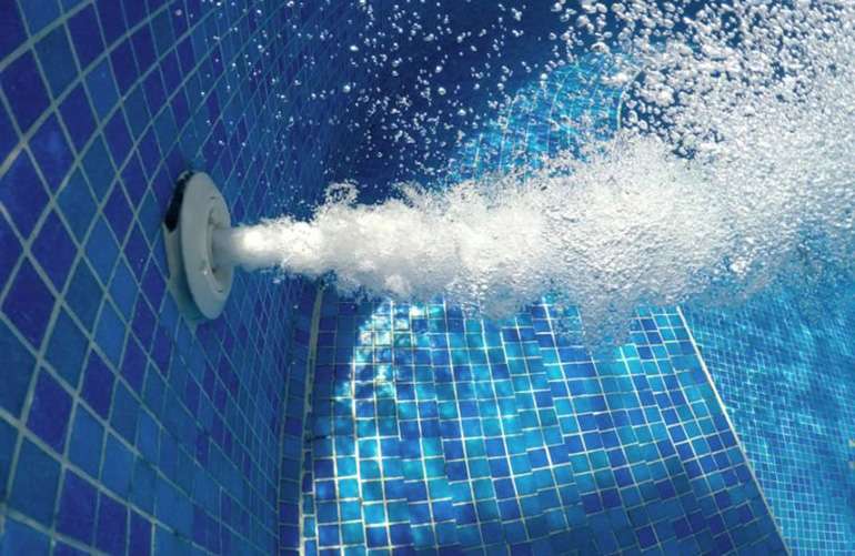 Économisez de l'énergie en dirigeant les jets de la piscine en un motif circulaire pour garder les piscines plus propres