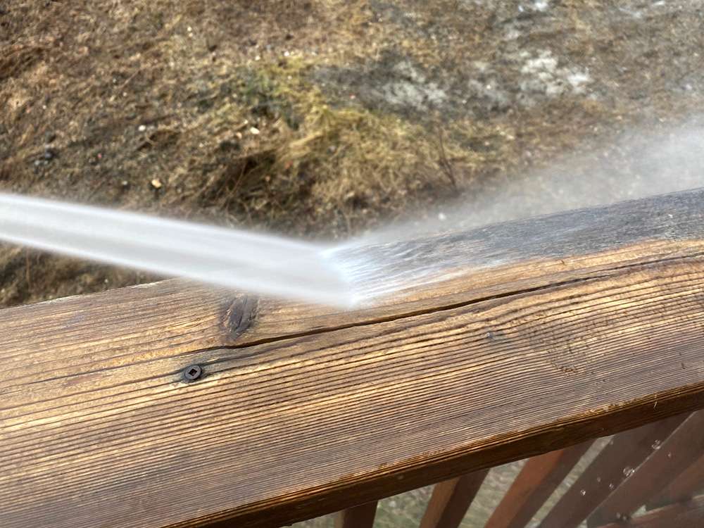 The best sprayer angle for pressure washing a deck 