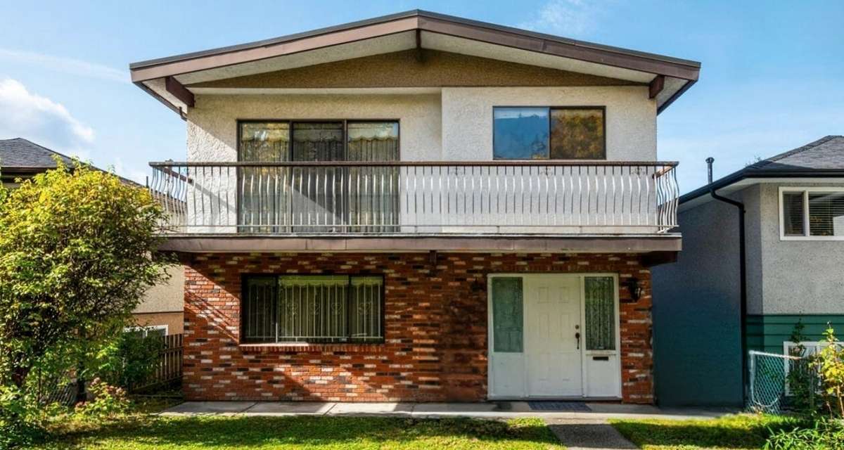 The Vancouver Special, about to make a comeback as a prefab or modular kit home?