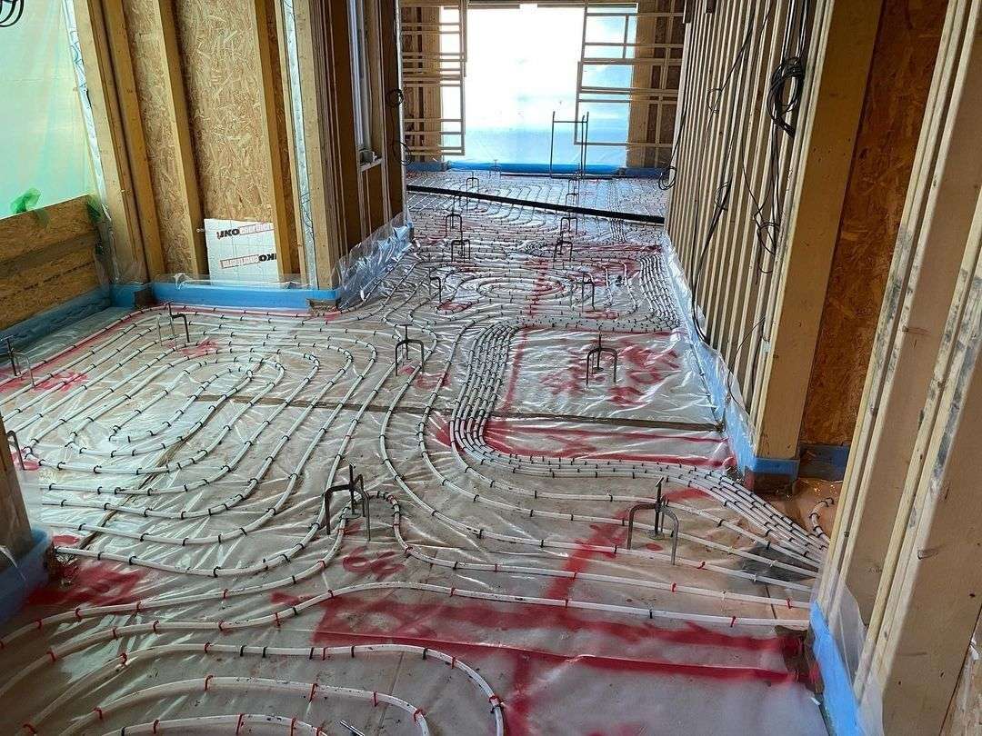 hydrnonic under floor heating tubes