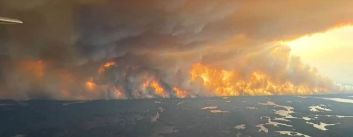 Les feux de forêt au Manitoba et en Saskatchewan provoquent une épaisse fumée dans le Midwest américain