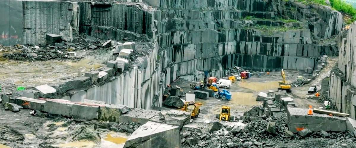 Comptoirs en granit noir par Polycor Québec Canada, admissibles aux crédits LEED, durables et à faible teneur en silice