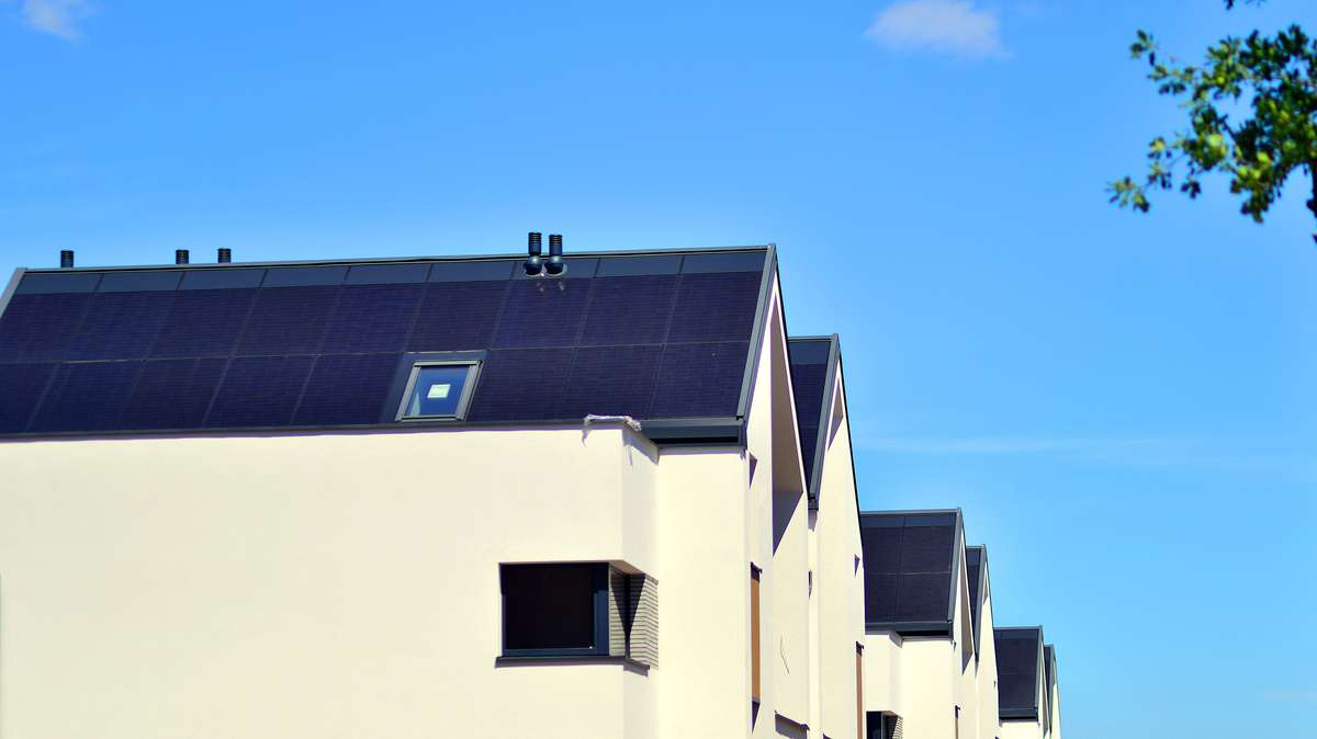 Solar Panel Costs, Batteries & Incentives (2025 Guide) - Ecohome