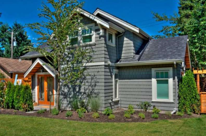 Exemples variés de styles de maisons de ruelle à Vancouver, construites par Lanefab.
