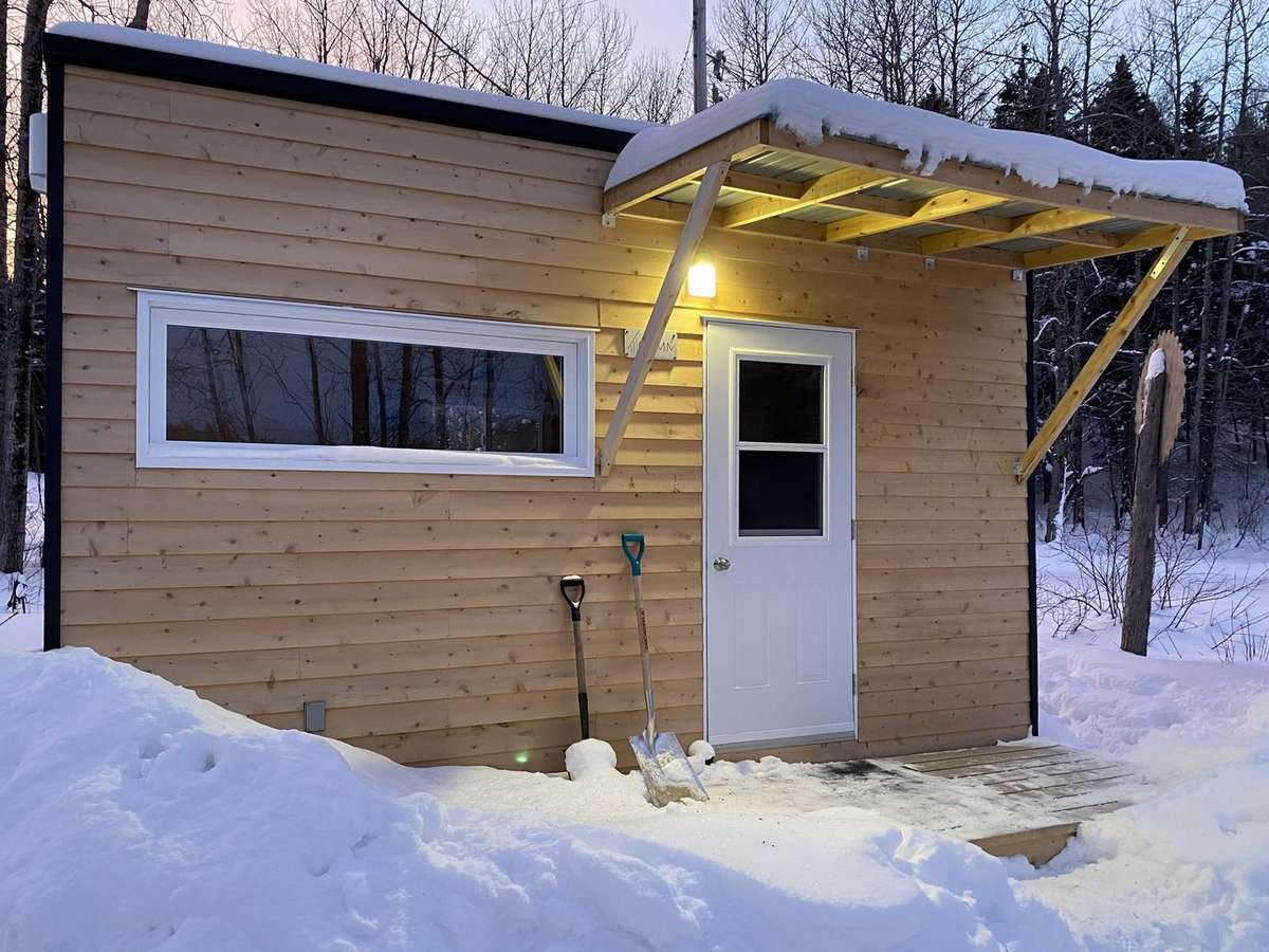 Backyard tiny house ADU in Quebec